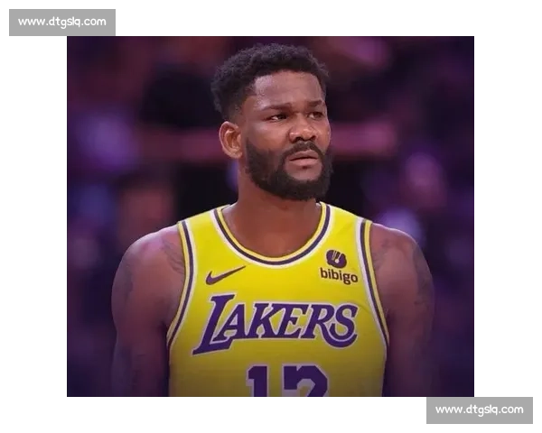 湖人 2 年 1660 万锁定艾顿！火箭截胡三目标，紫金军中锋赌局暗藏生死局